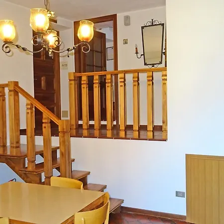 Casa Del Borgo Olga By Gardadomusmea Hébergement de vacances *