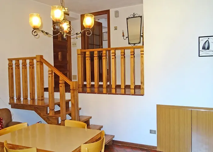 Casa Del Borgo Olga By Gardadomusmea Hébergement de vacances *